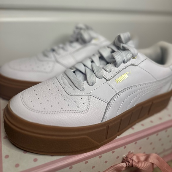 NWOB Puma White Platform Sneakers - Picture 5 of 6